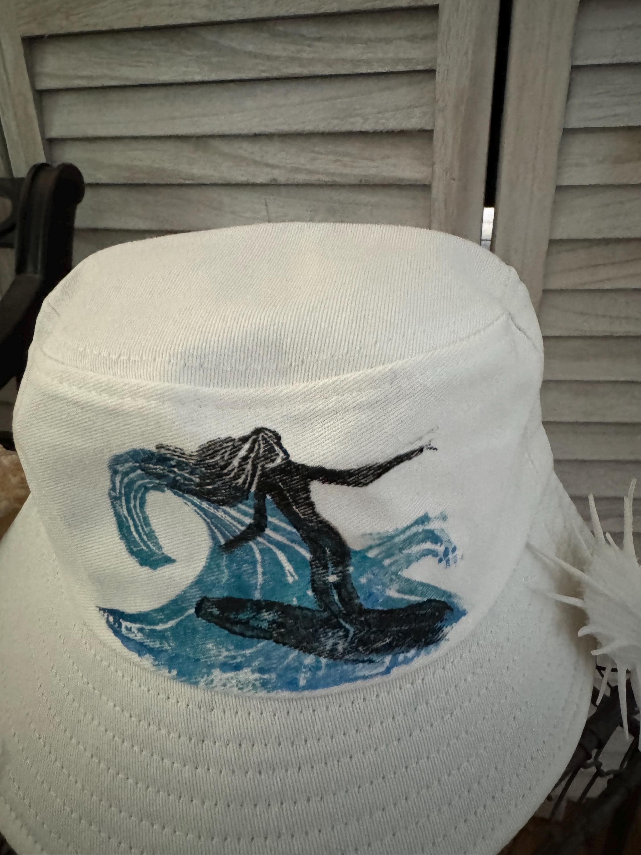 Surfer girl bucket hat