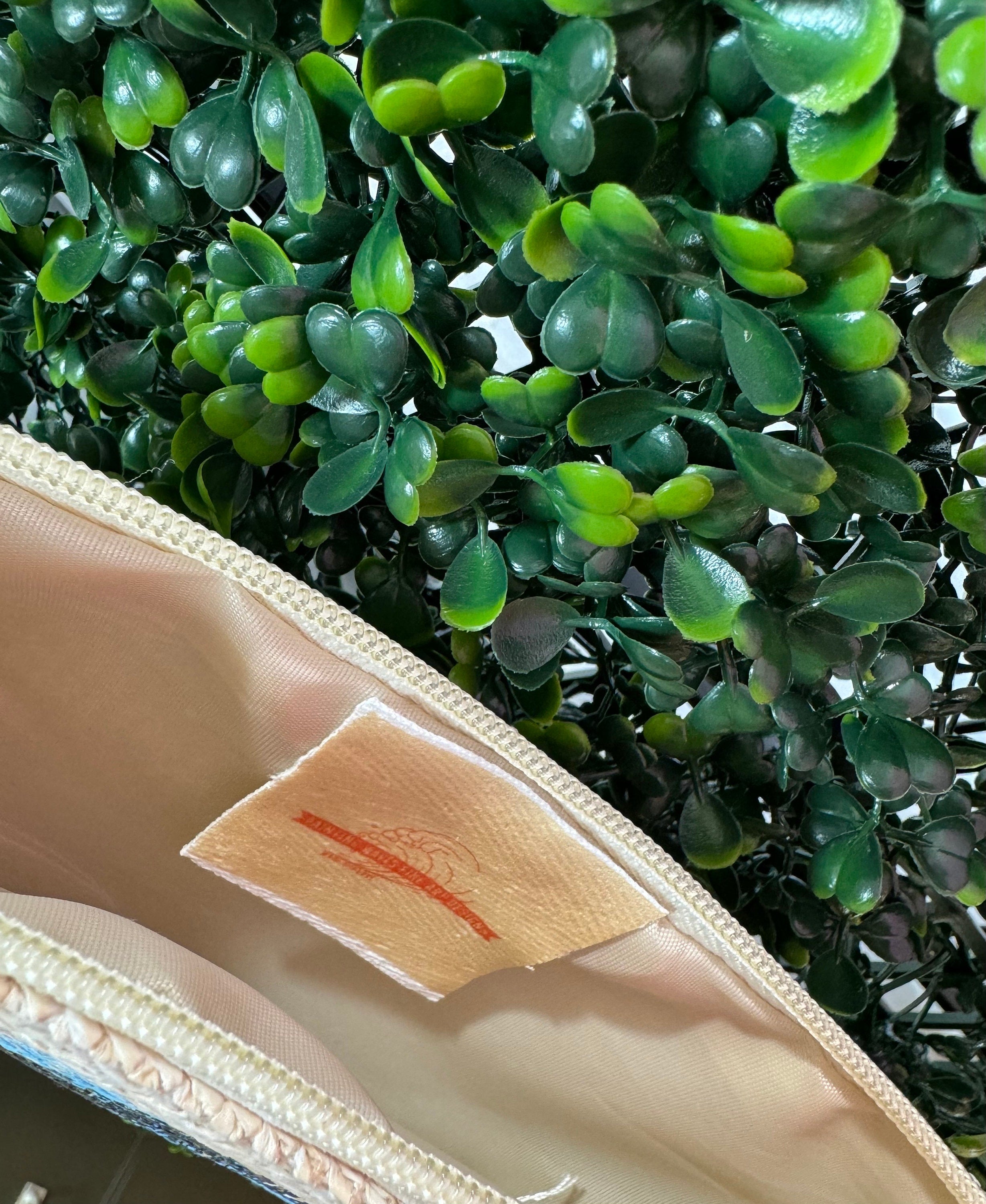 Shark straw wristlet