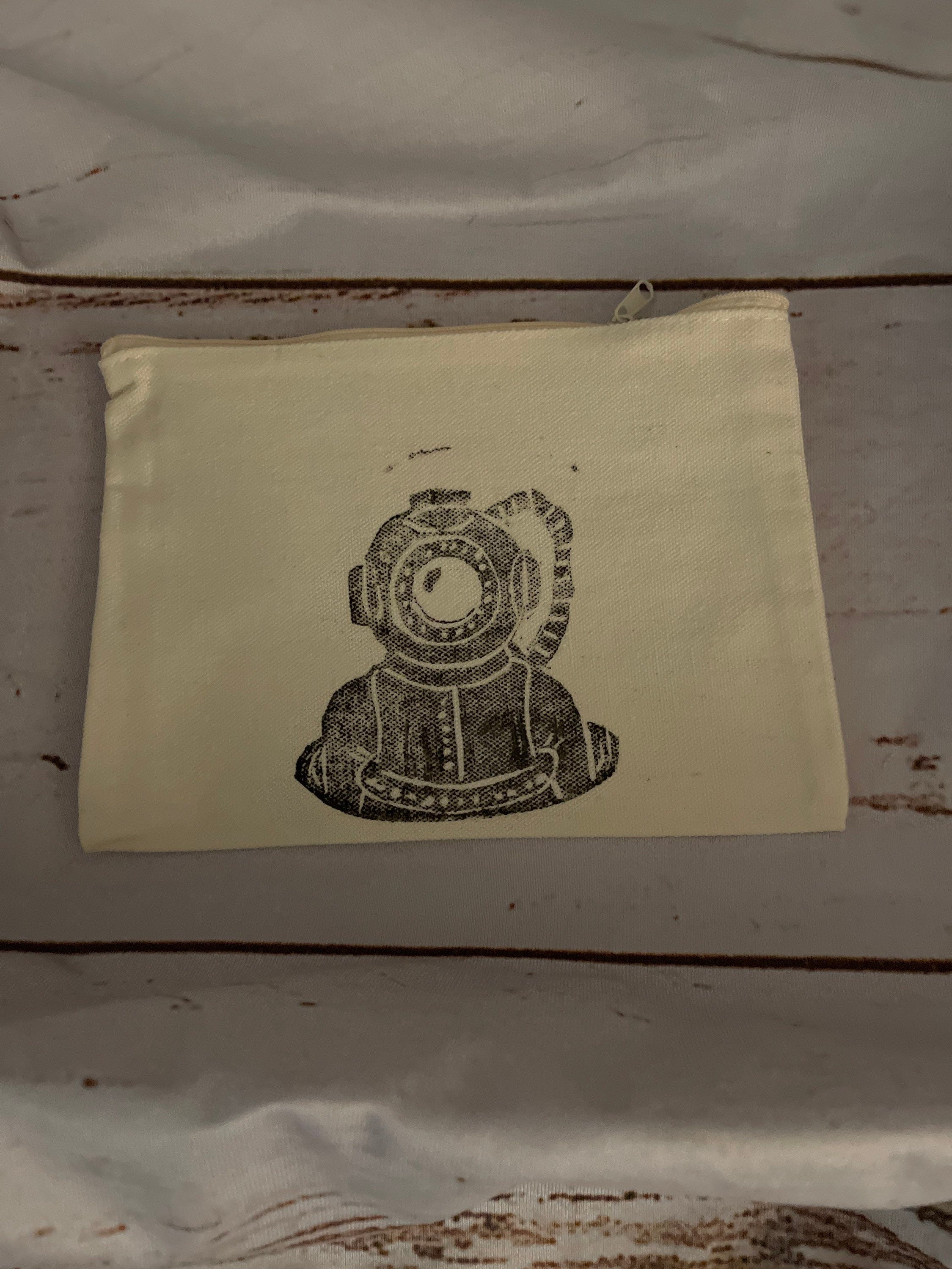 Diver makeup bag