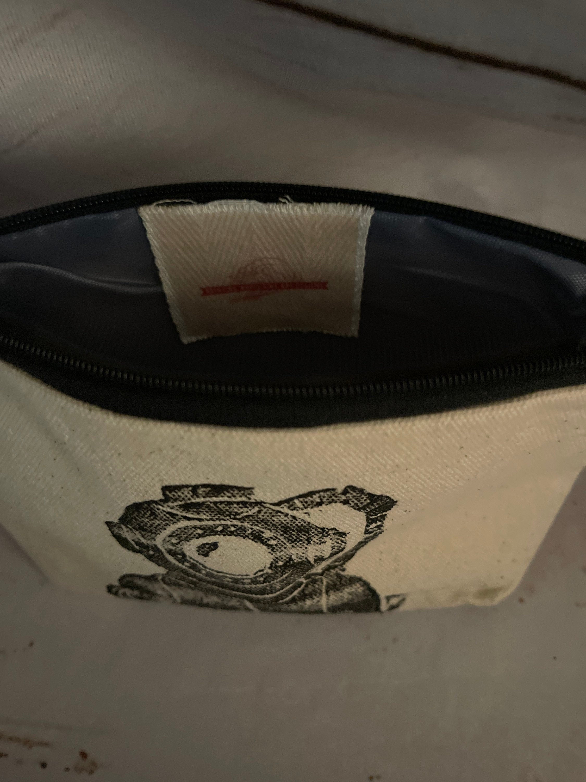 Diver wristlet bag