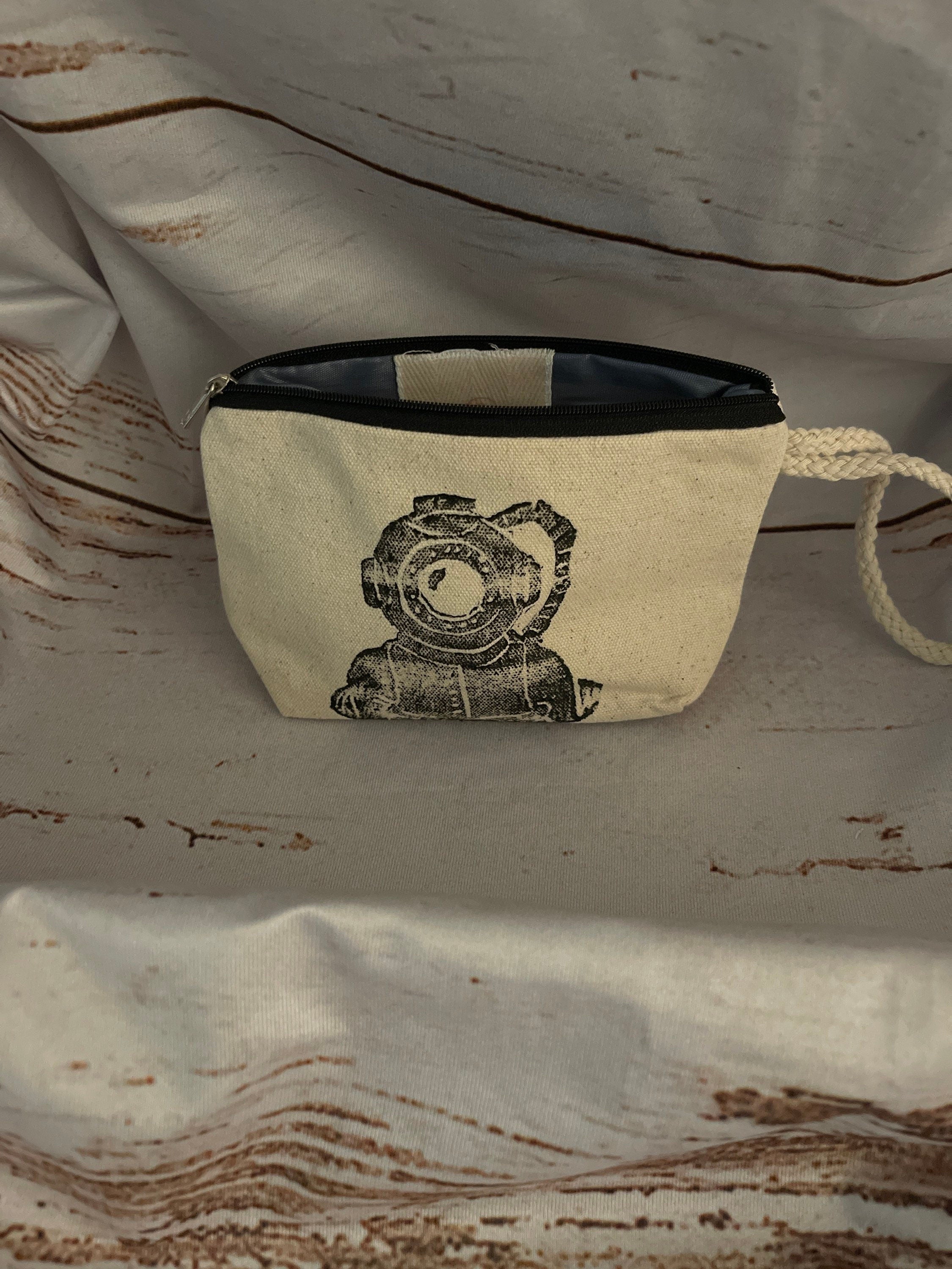 Diver wristlet bag