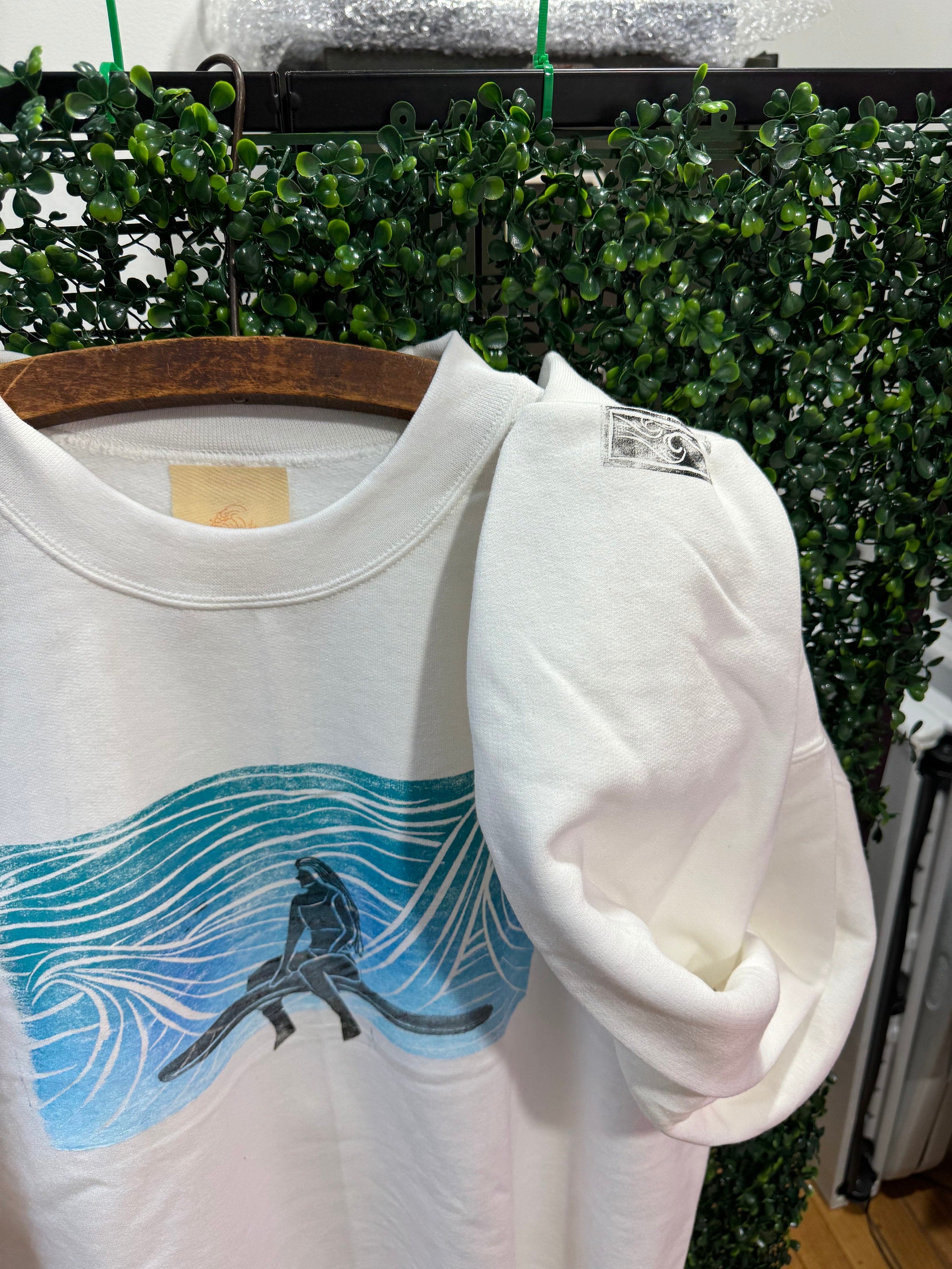 Surfer sweat shirt