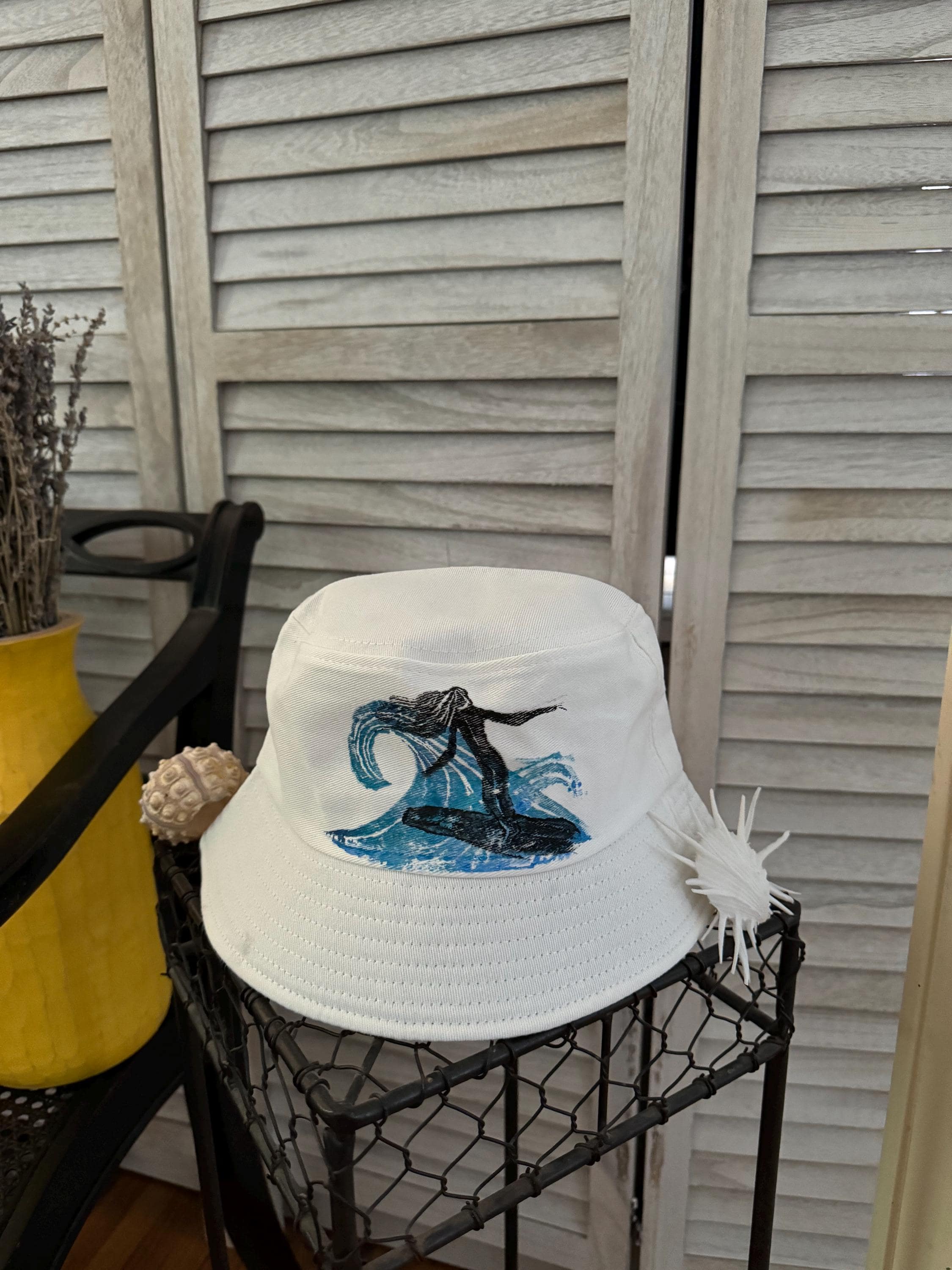 Surfer girl bucket hat