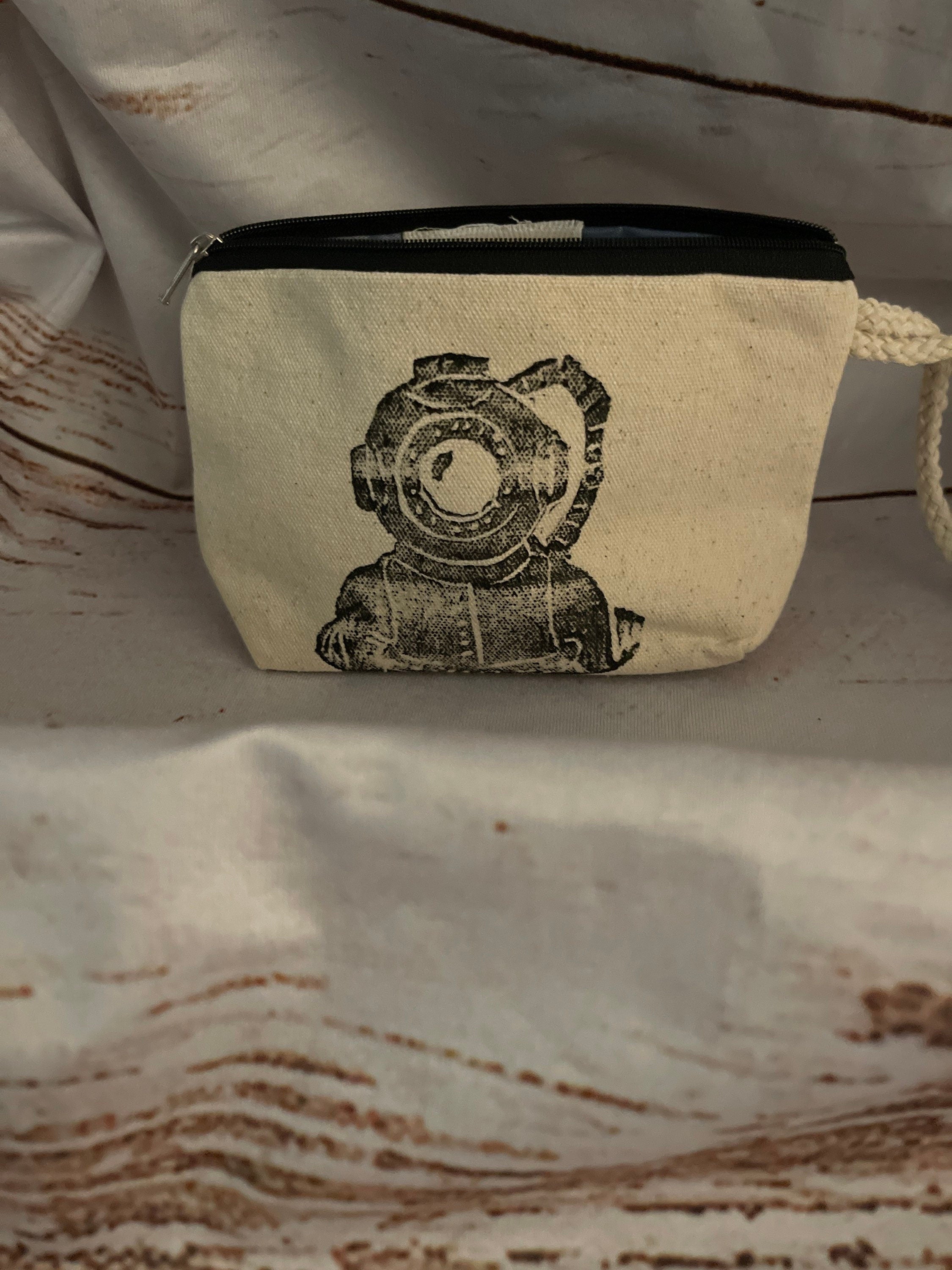 Diver wristlet bag